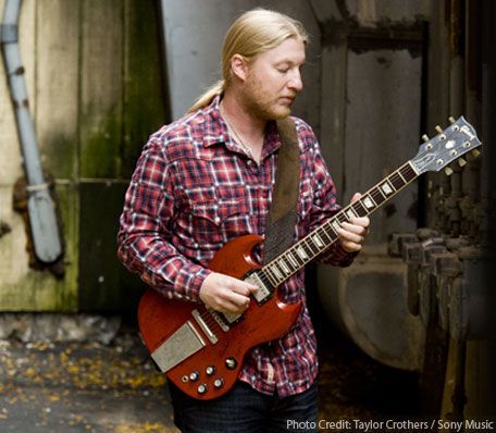 derek-trucks_by-taylor-crothers